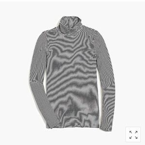 Striped thin turtleneck